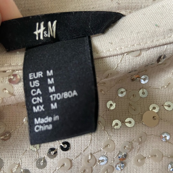 Cream mini skirt with gold/champagne sequins - Picture 2 of 3